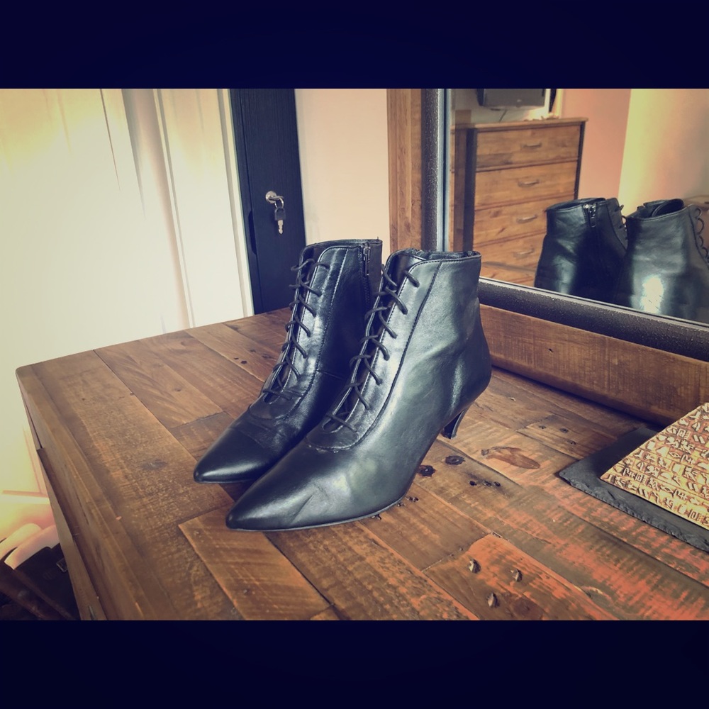 🐈‍⬛ Lace-up kitten heels $150 msrp